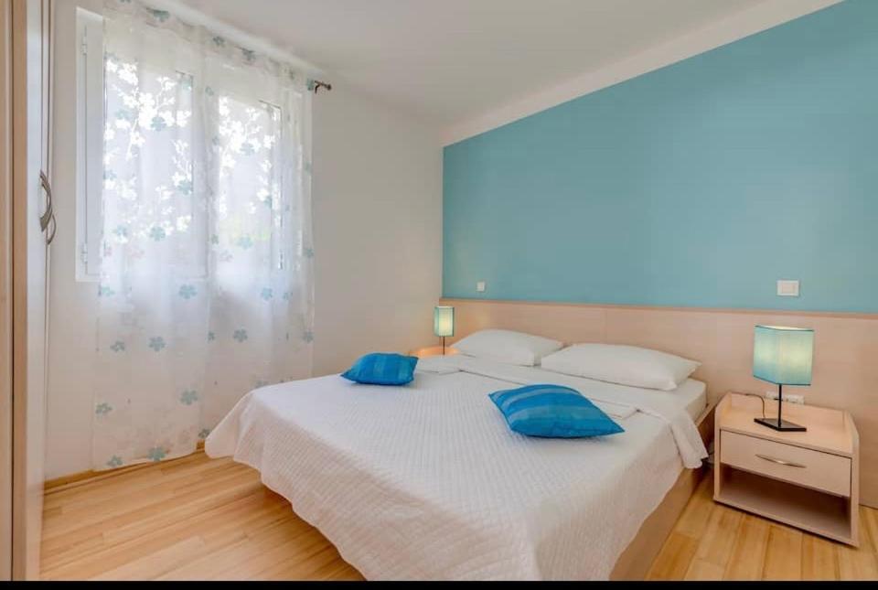 Apartment Promenade Zlatni Rat Bol Bagian luar foto