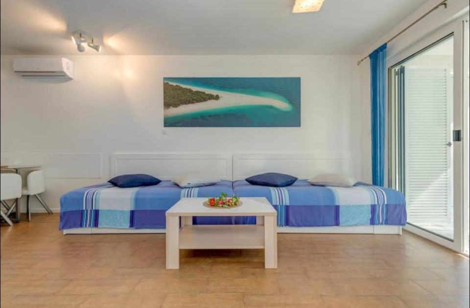 Apartment Promenade Zlatni Rat Bol Bagian luar foto